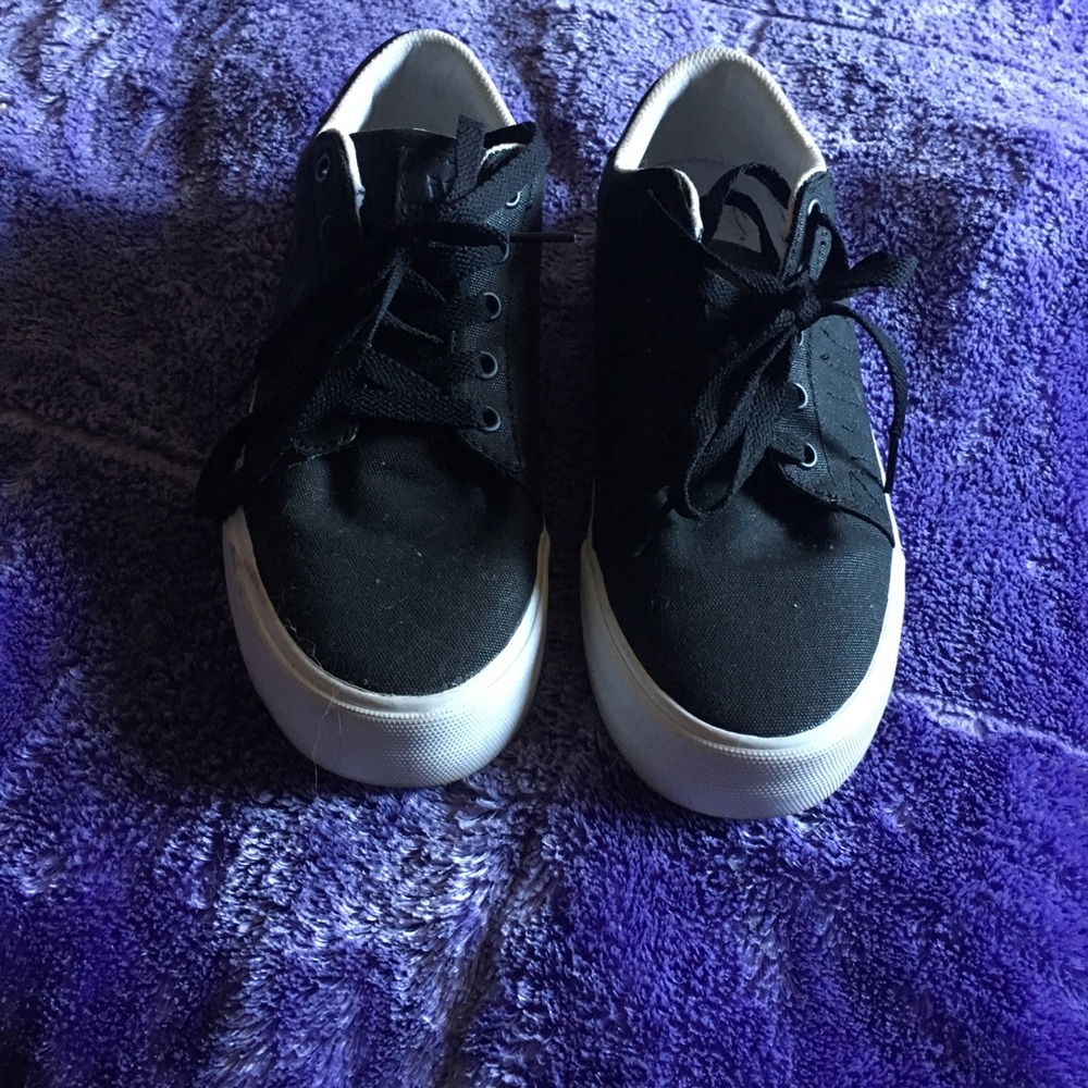 Black supras